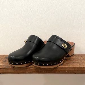 Coach Turnlock clogs